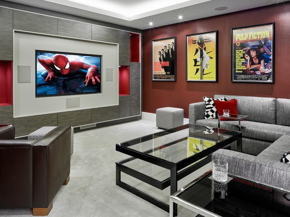 Ejemplo de cine en casa cerrado contemporáneo de tamaño medio con paredes rojas, moqueta y pared multimedia
