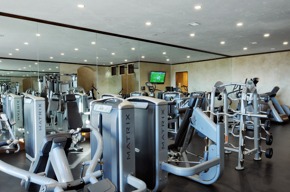 Inspiration for a timeless home gym remodel in San Diego