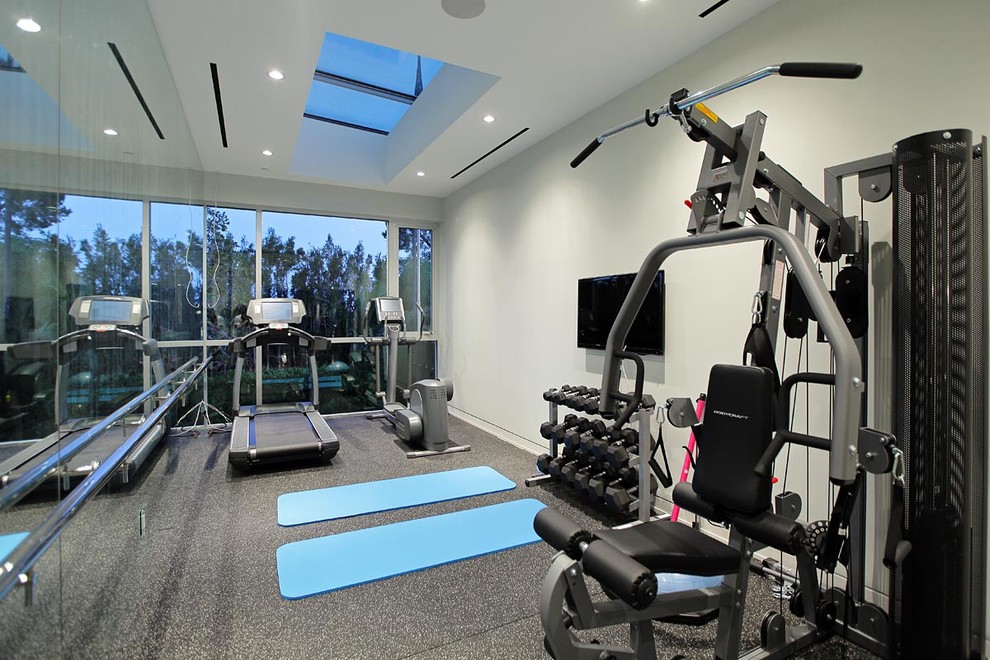 Inspiration for a modern home gym remodel in Los Angeles