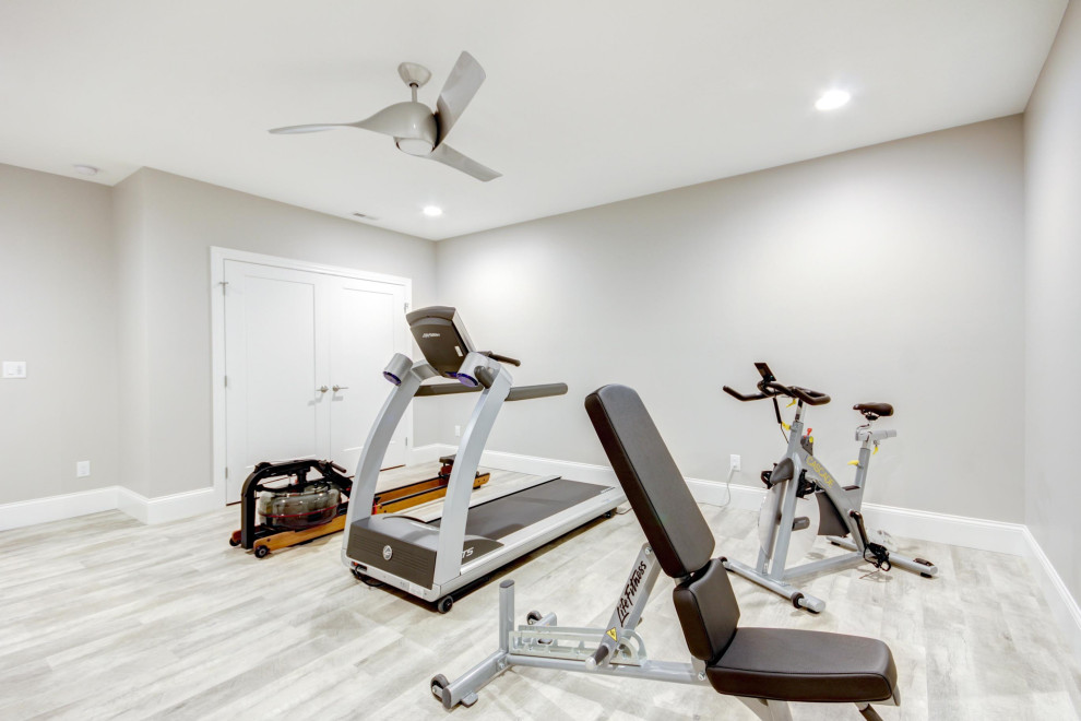 This is an example of a retro home gym in Chicago.
