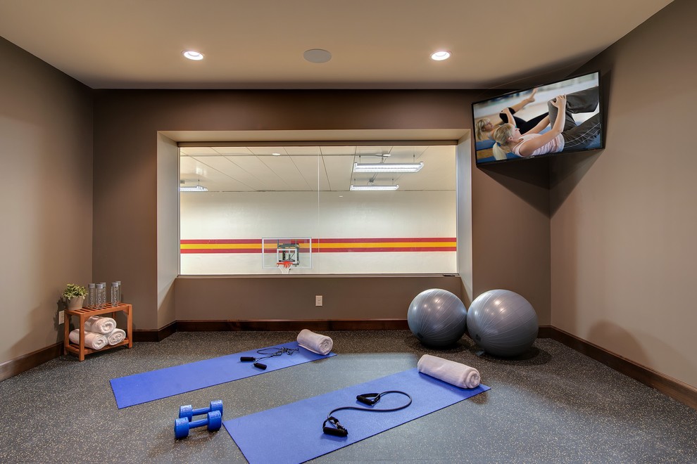 Inspiration for a classic home gym in Minneapolis.