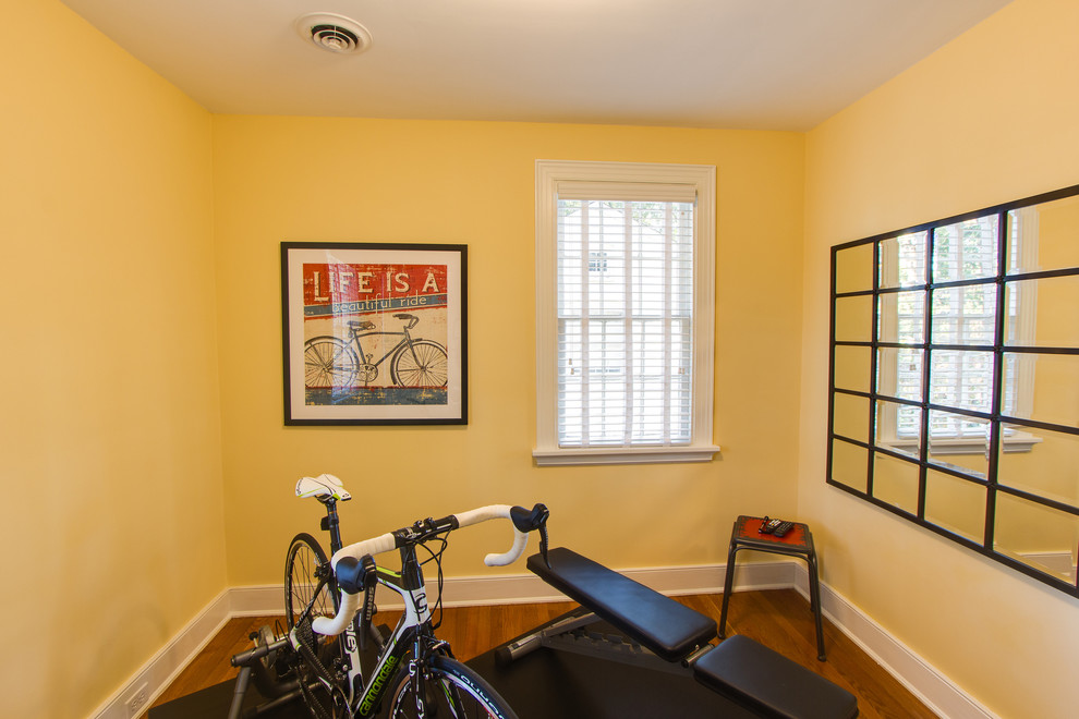 Design ideas for a classic home gym in Richmond.