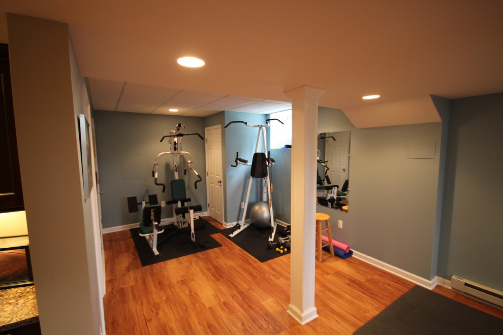 Inspiration for a timeless home gym remodel in New York