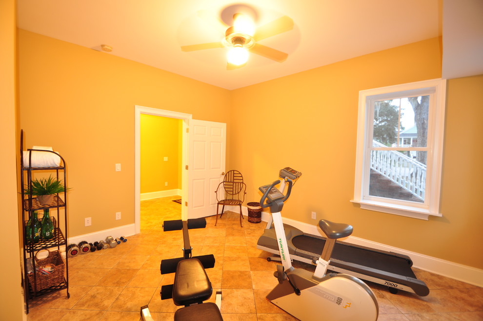 Inspiration for a timeless home gym remodel in Charleston