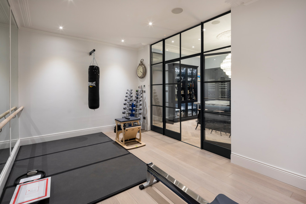 Inspiration for a transitional home gym remodel in London