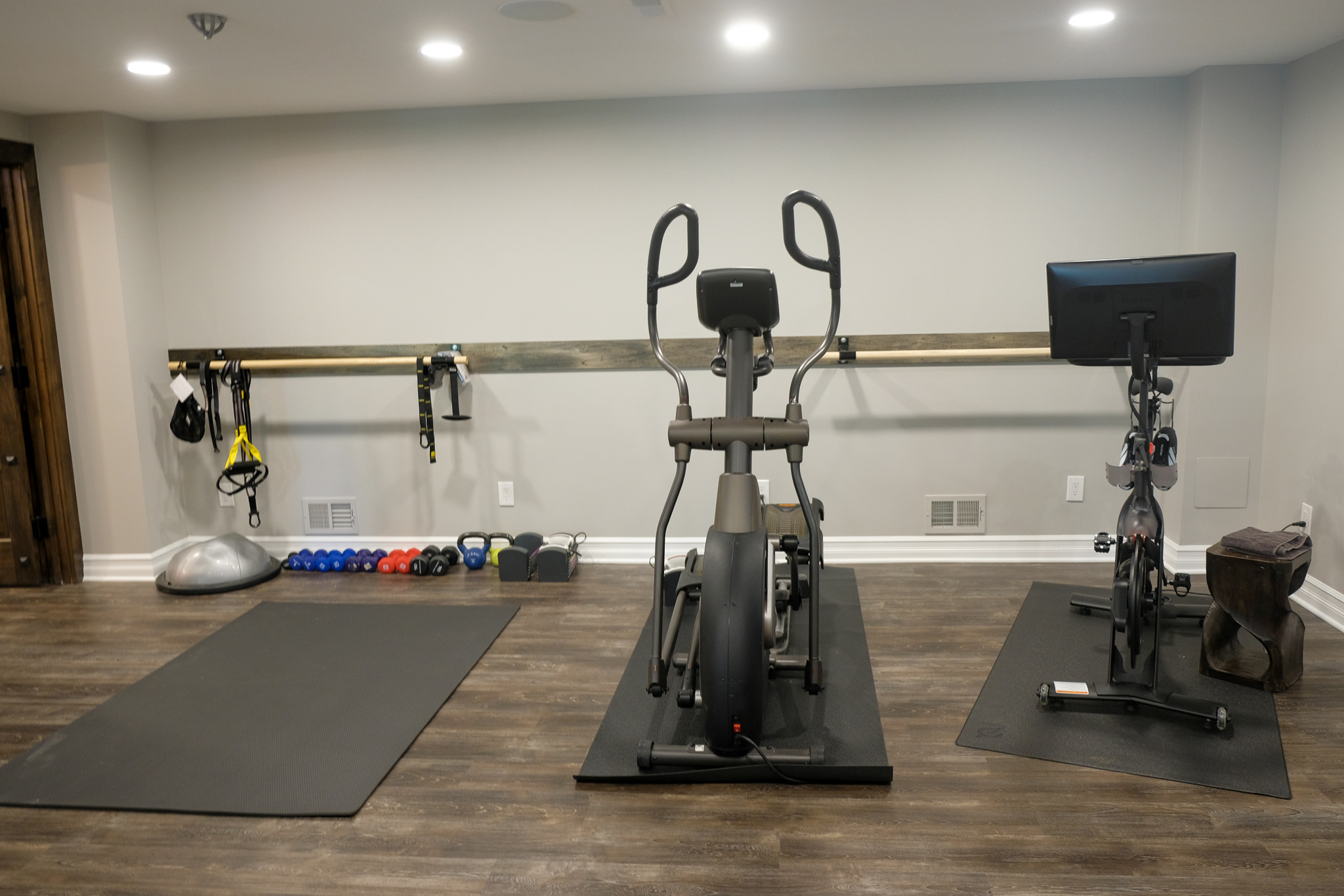 75 Beautiful Home Gym With Grey Walls And Dark Hardwood Flooring Ideas And Designs November 22 Houzz Uk