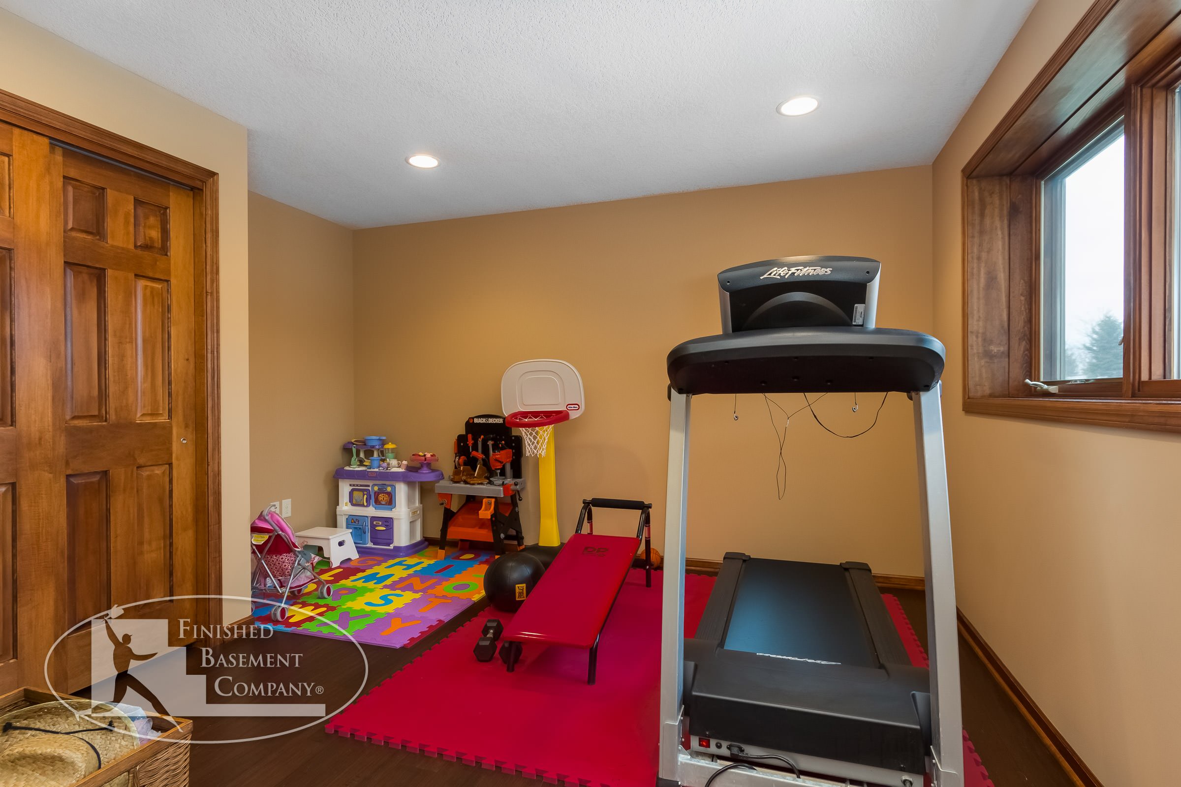 Basement Workout Room Ideas - 28 Creative Home Gym Ideas : Lay rolls side by side for wider flooring, or cut rolls down with a sharp utility knife to fit smaller spaces.