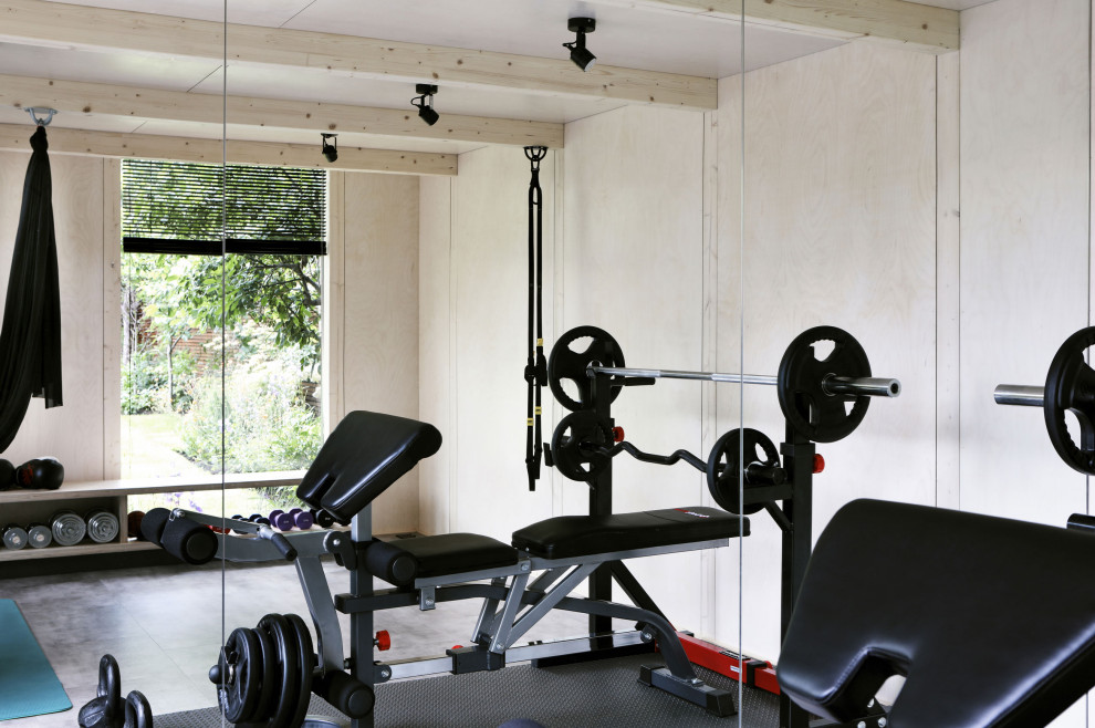Aménagement d'une salle de musculation contemporaine de taille moyenne avec un sol en vinyl et un sol gris.
