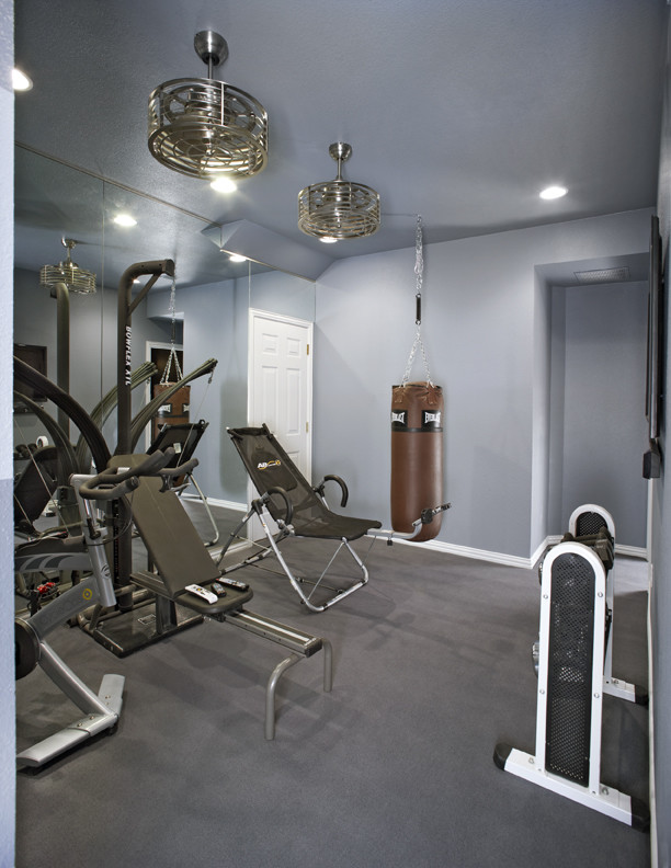 Photo of a contemporary home gym in Dallas.