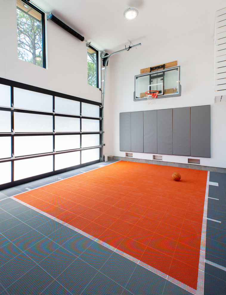 Design ideas for a contemporary home gym in Baltimore.