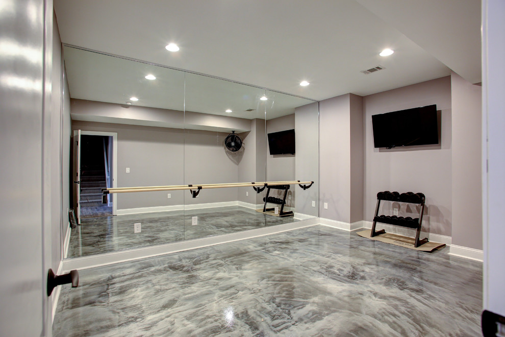 Inspiration for a timeless home gym remodel in Atlanta