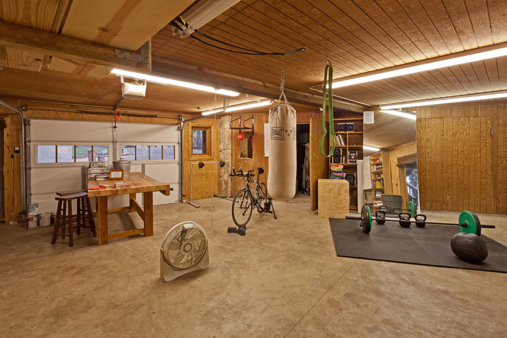 Design ideas for a classic home gym in Austin.