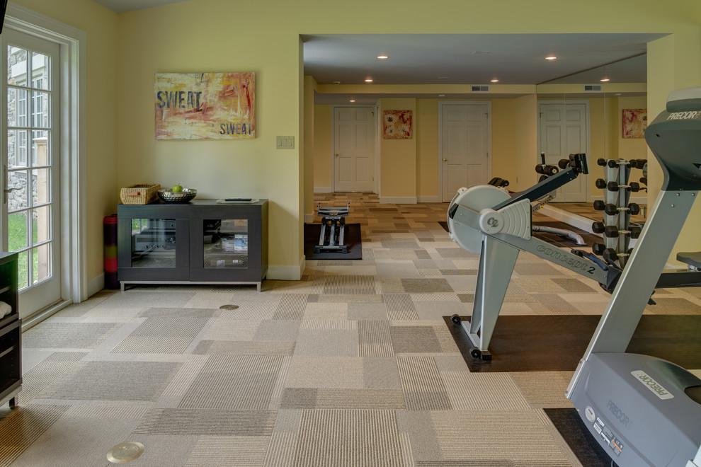 Mid-sized elegant carpeted multiuse home gym photo in Other with yellow walls
