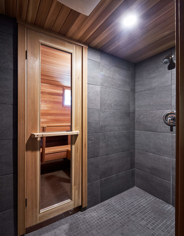 Inspiration for a small contemporary home gym remodel in Ottawa