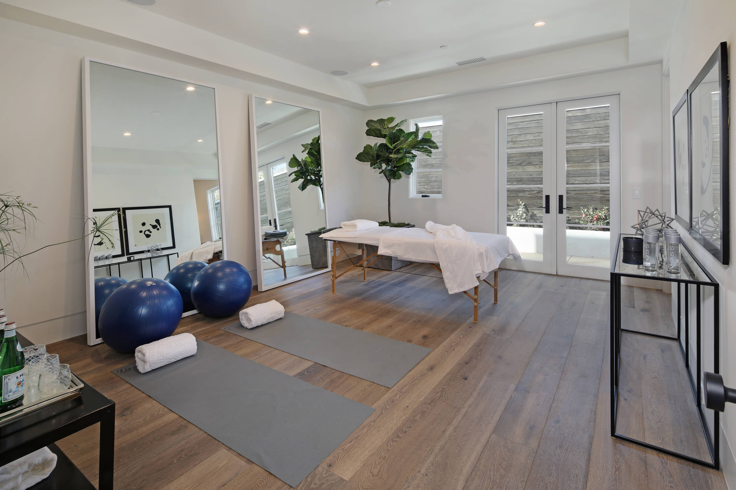 80 Yoga Studio Design Tips (Home or Business)  Yoga studio design, Hot  yoga studio, Yoga studio home
