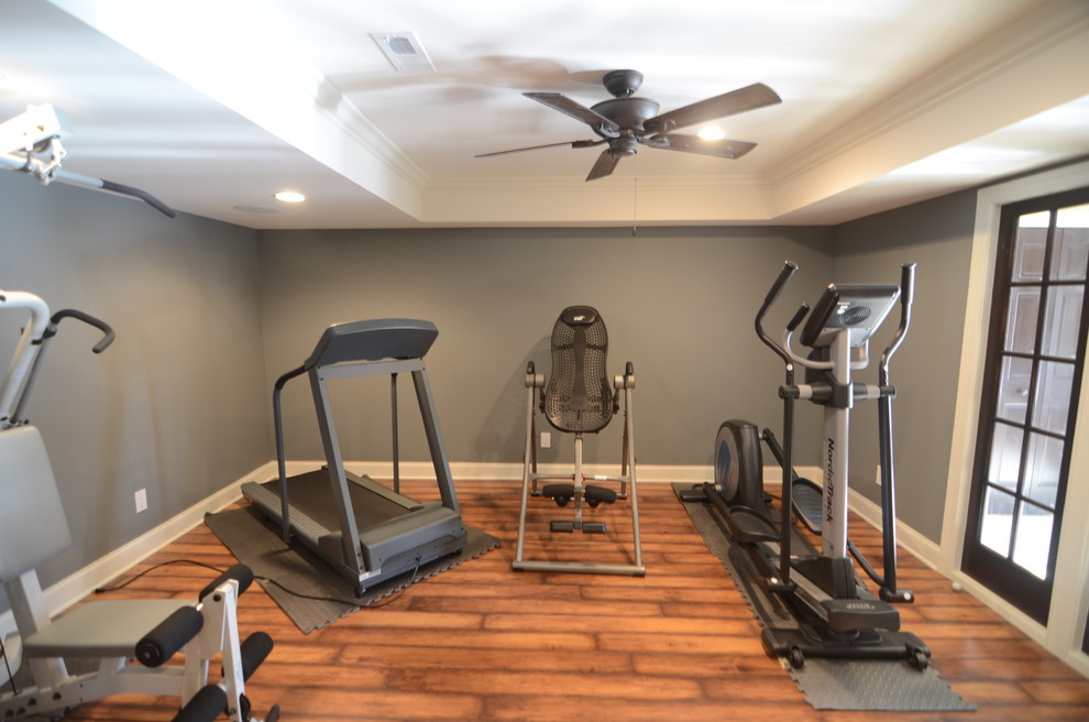 Design ideas for a traditional home gym in Detroit.