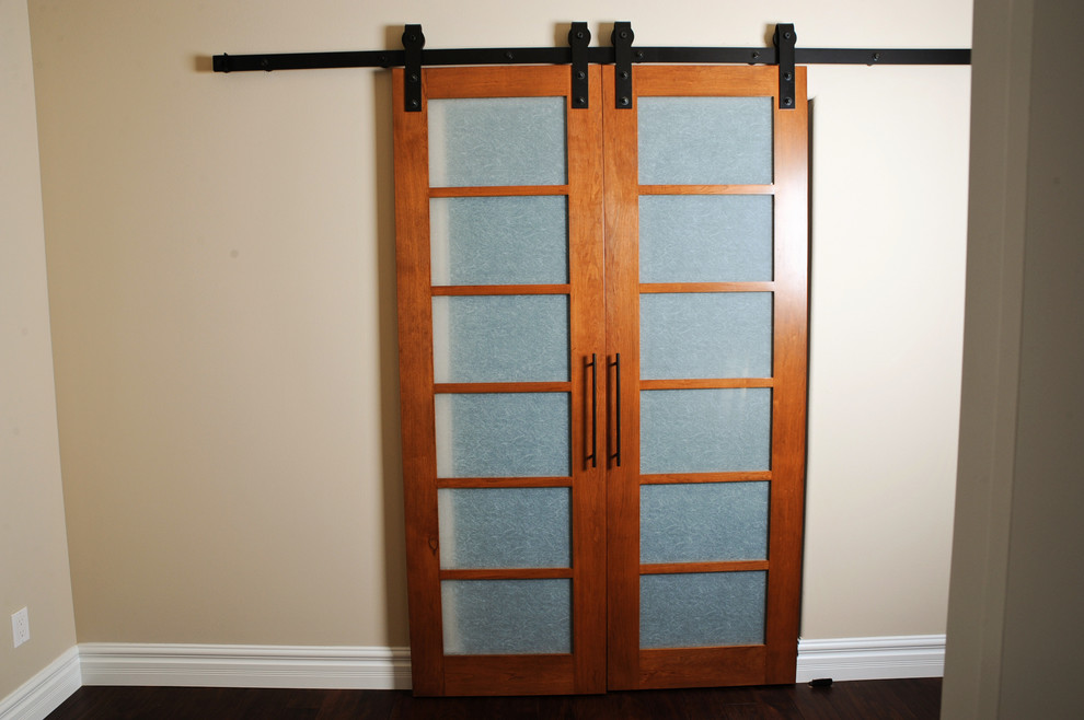 Minimalist home gym photo in Other