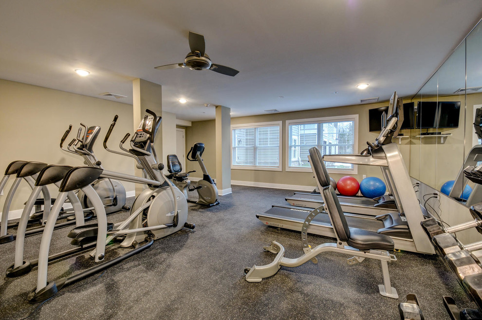 Trendy home gym photo in New York