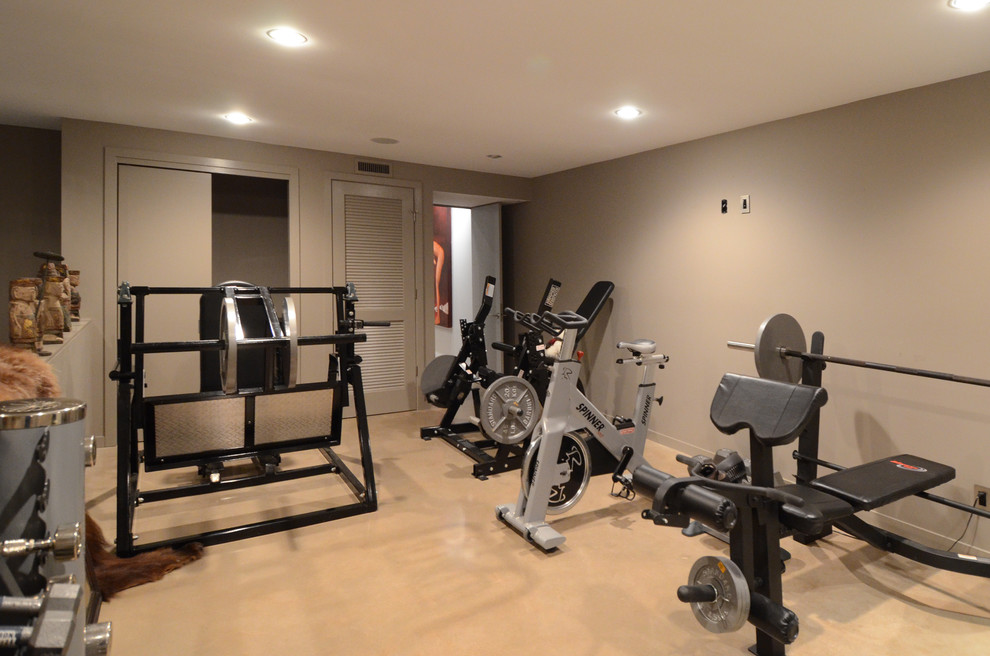 Mid-sized elegant beige floor and concrete floor home weight room photo in Baltimore with beige walls