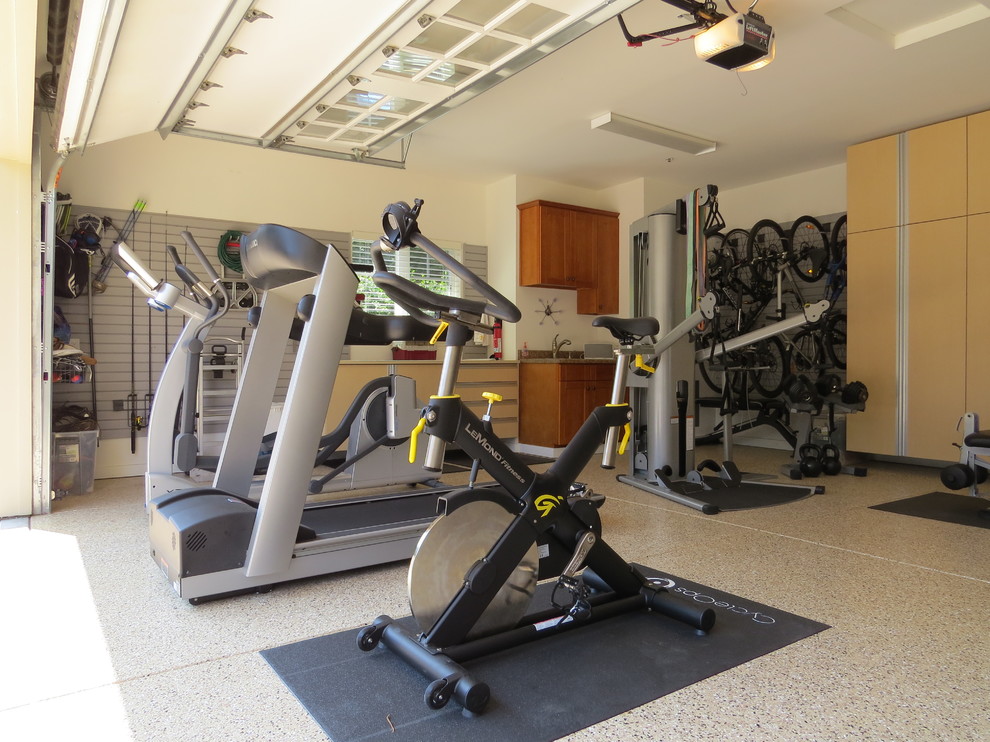 Inspiration for a mid-sized timeless multiuse home gym remodel in San Francisco