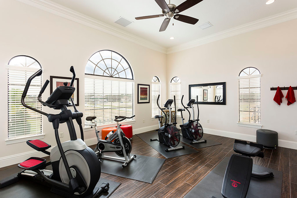Photo of a traditional home gym in Orlando.