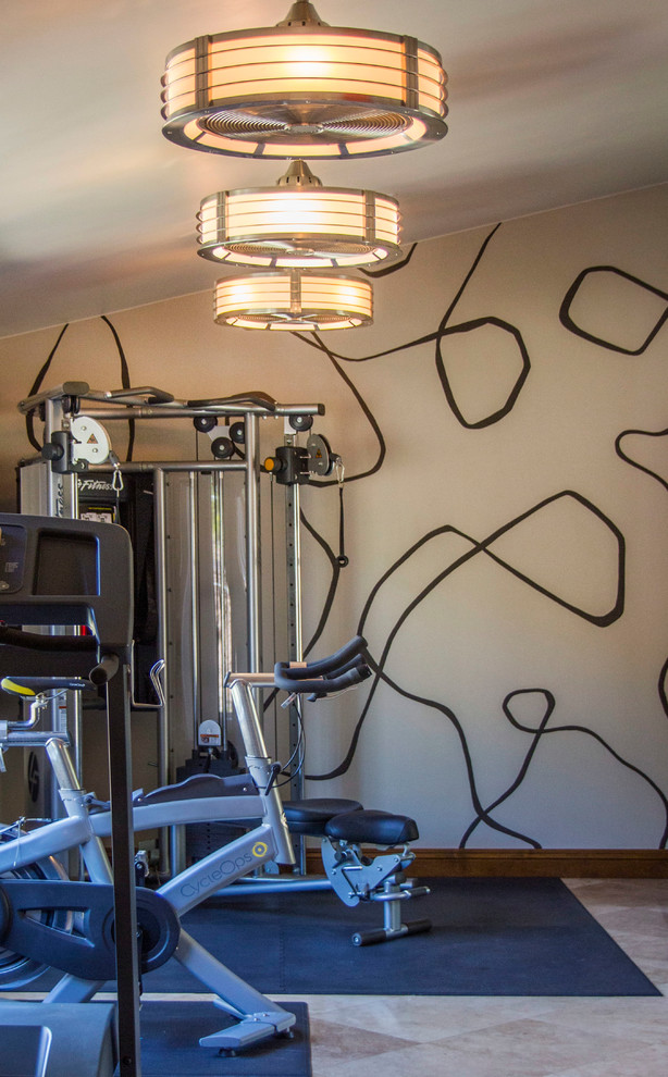 Multifunktionaler, Mittelgroßer Moderner Fitnessraum mit beiger Wandfarbe in San Diego