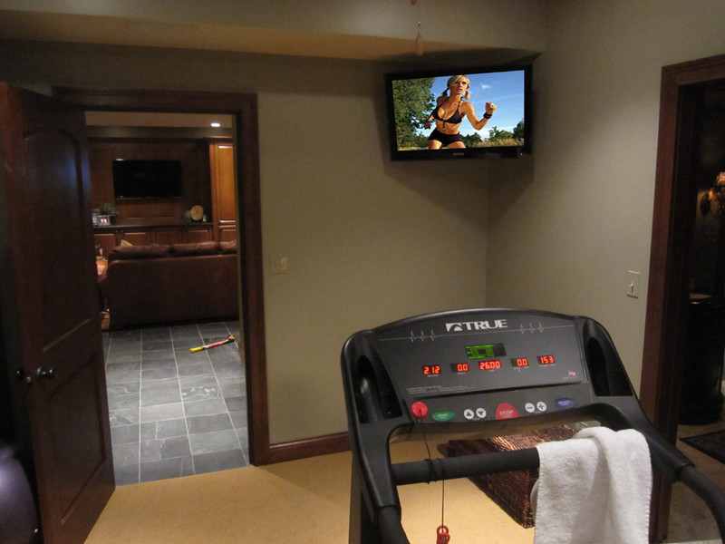 Multiuse home gym - small traditional carpeted multiuse home gym idea in Chicago with beige walls