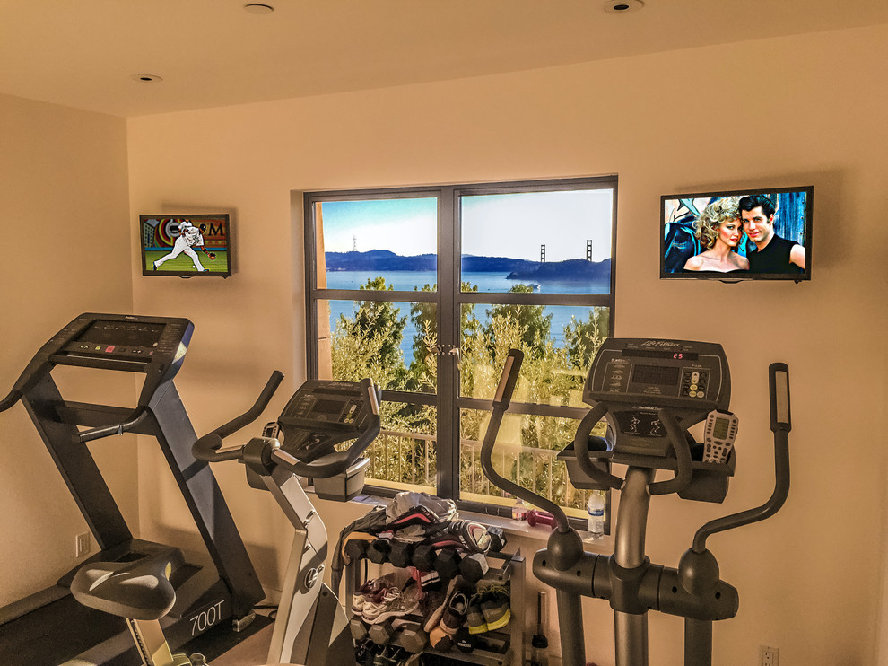 Inspiration for a small timeless multiuse home gym remodel in San Francisco with beige walls
