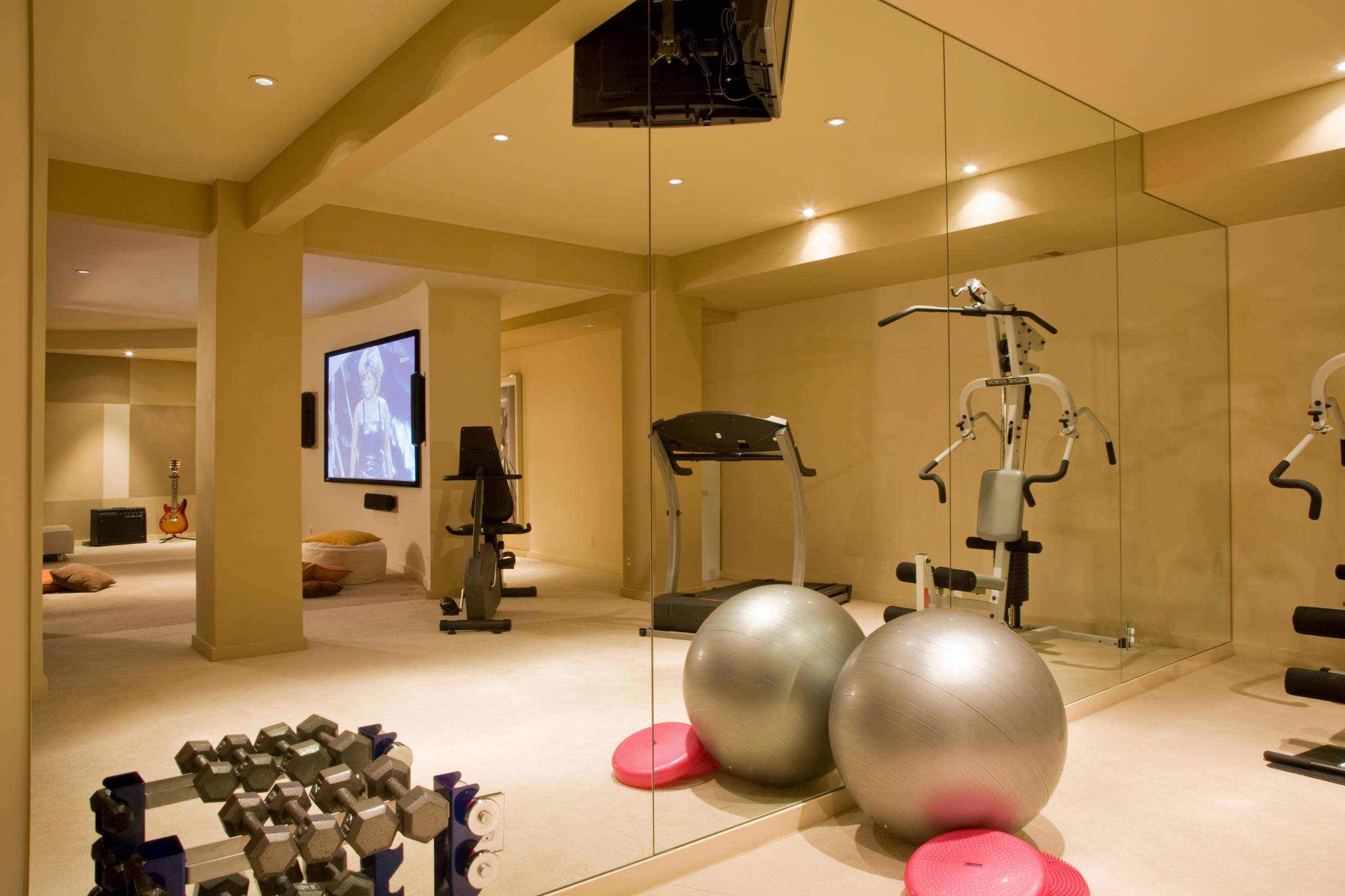 Enhancing Your Home Gym Design with Stylish and Functional Mirrors