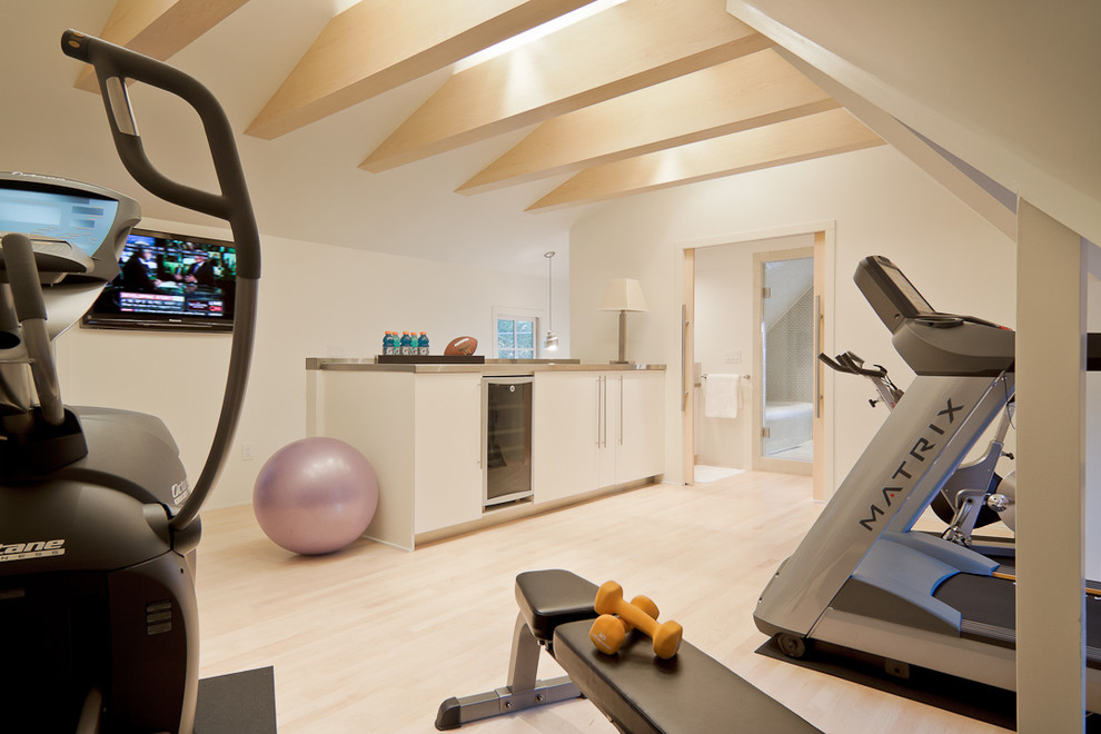 Minimalist home gym photo in Detroit