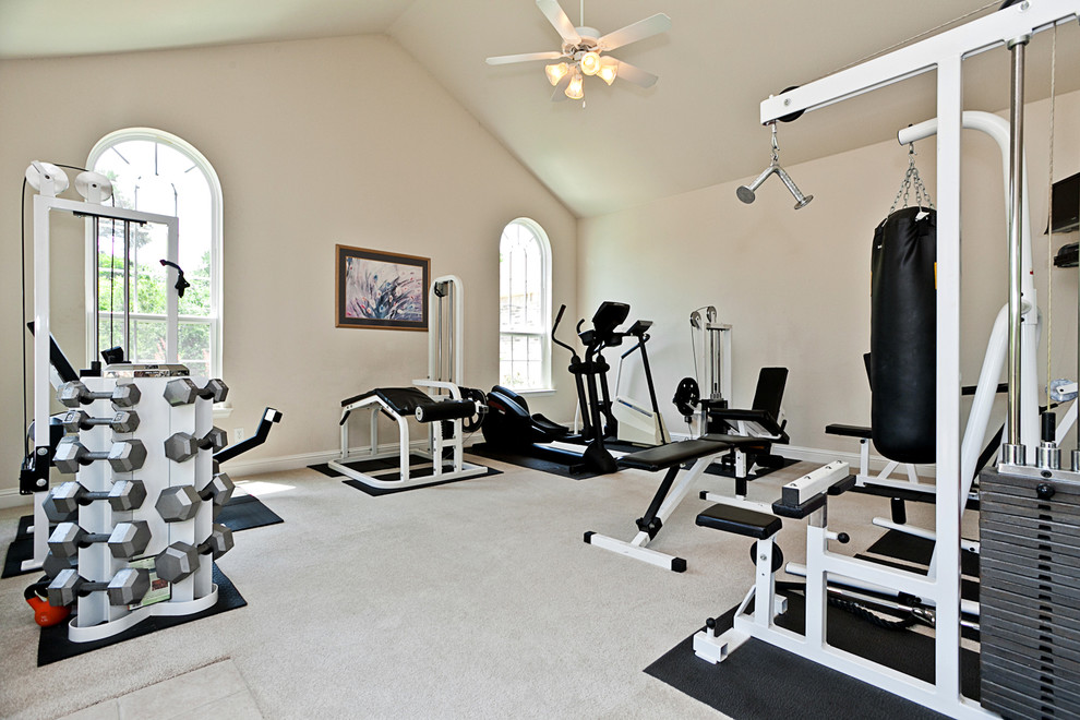 Inspiration for a timeless home gym remodel in Dallas