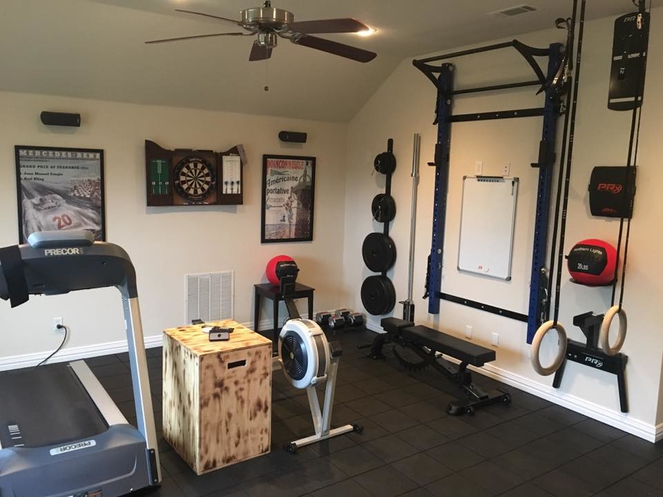 Inspiration for a small traditional home weight room in Other.