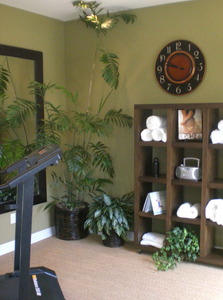 Example of an eclectic home gym design in Los Angeles