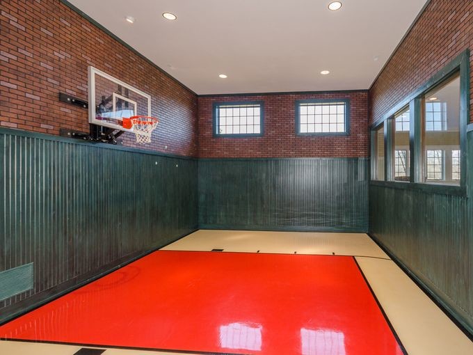 This is an example of a classic home gym in Indianapolis.