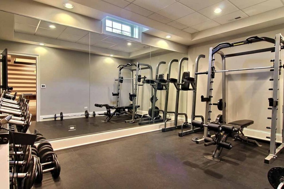 Inspiration for a transitional home gym remodel in Chicago