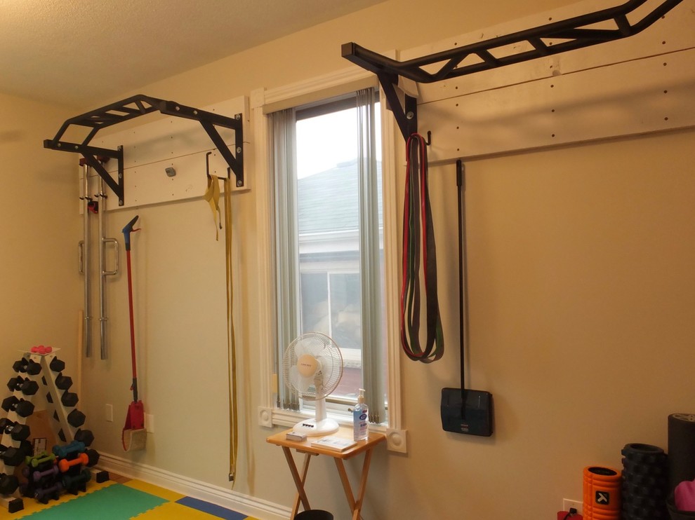 Multiuse home gym - small contemporary multiuse home gym idea in Toronto with gray walls