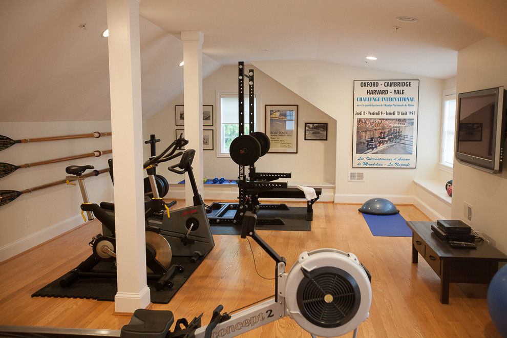 Photo of a contemporary home gym in DC Metro.
