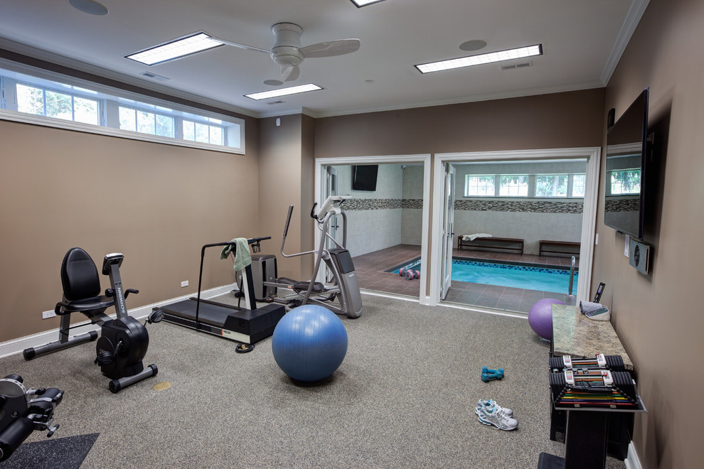 Example of a classic home gym design in Chicago