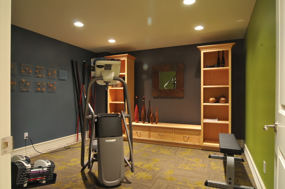 Traditional home gym in New York.