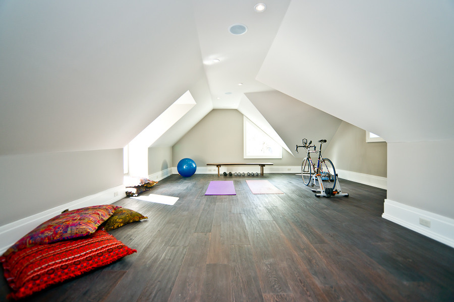 Inspiration for a timeless home gym remodel in Toronto