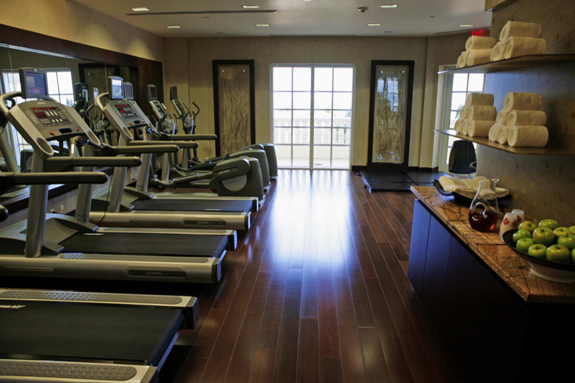 Inspiration for a transitional home gym remodel in Orange County