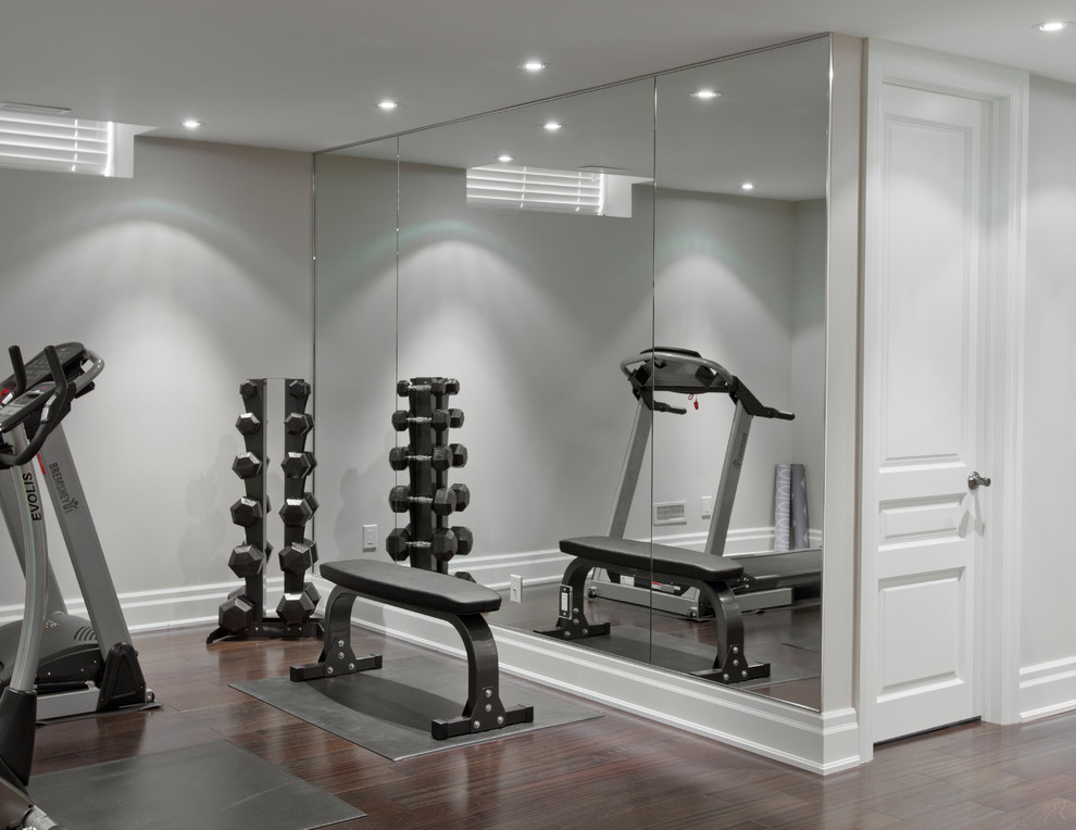 Photo of a contemporary home gym in Toronto.
