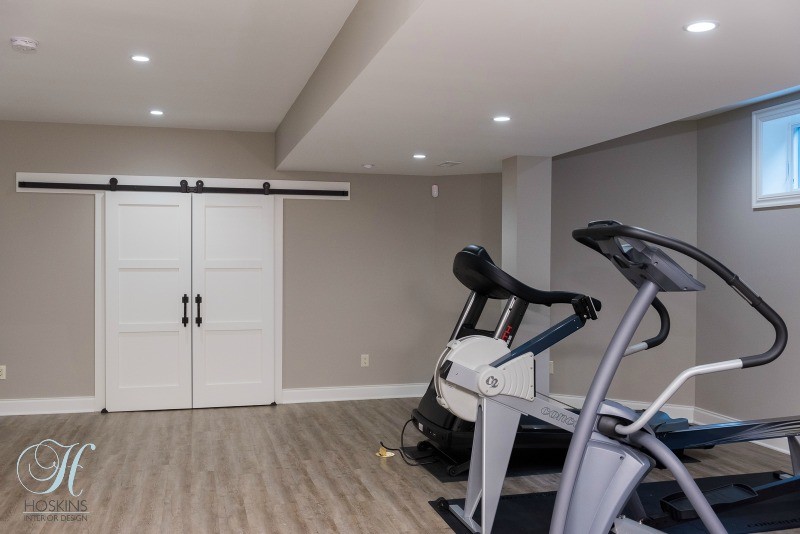 Multiuse home gym - small modern multiuse home gym idea in Indianapolis with gray walls