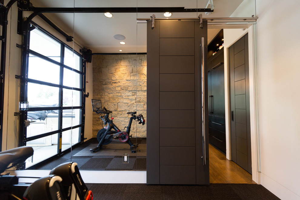 Multifunktionaler Moderner Fitnessraum in Seattle