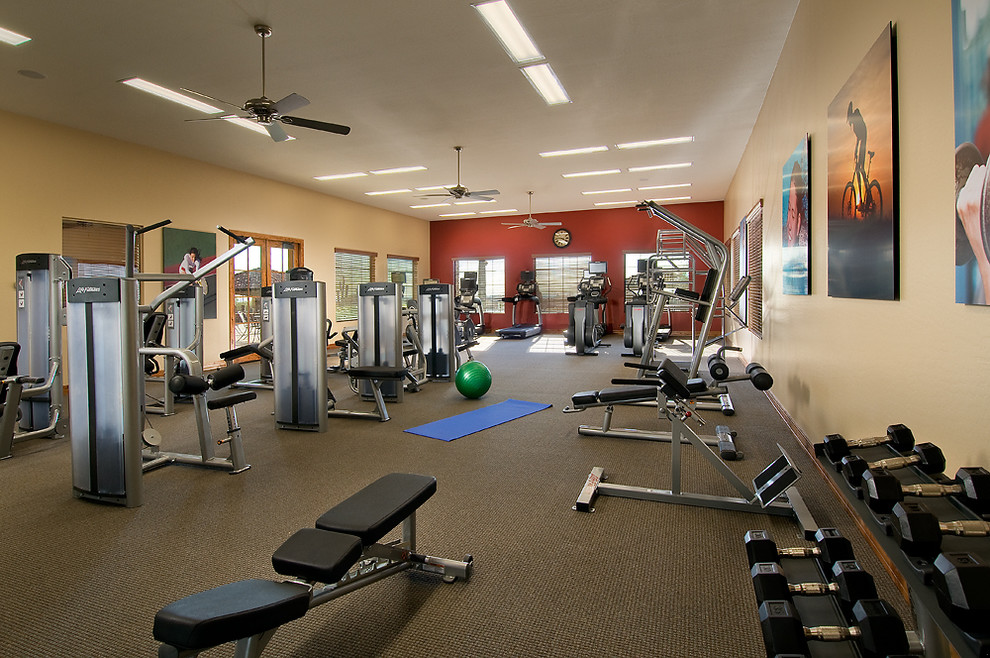 Design ideas for a large traditional home weight room in Orange County with beige walls and carpet.