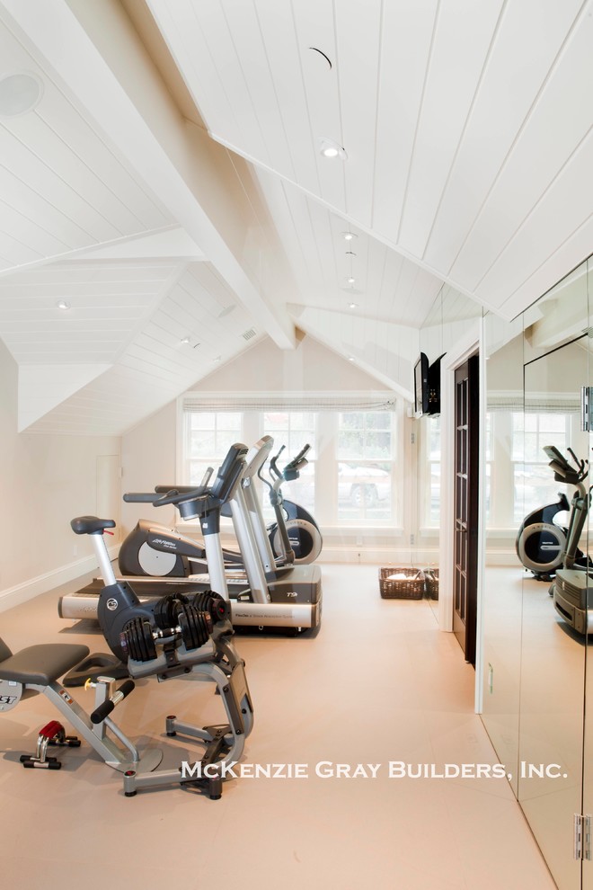 Design ideas for a traditional home gym in San Francisco.