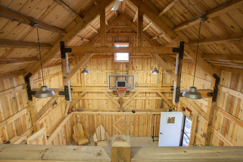 Design ideas for a traditional home gym in Other.