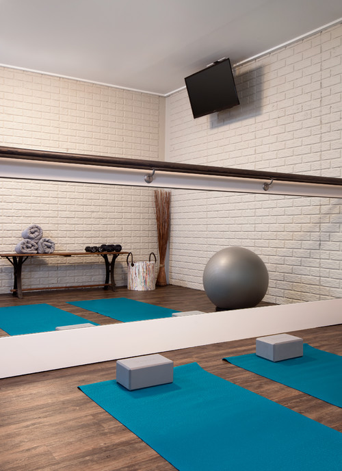 Dive into my latest blog where I’ve gathered 20 genius home gym ideas that are guaranteed to inspire your next workout. From space-savvy setups to stylish fitness corners, get ready to transform any room into your personal sweat sanctuary. Get ready to elevate your fitness game here!