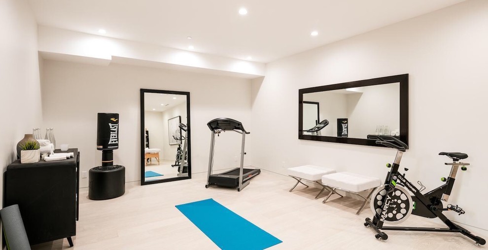 Home gym - home gym idea in Los Angeles