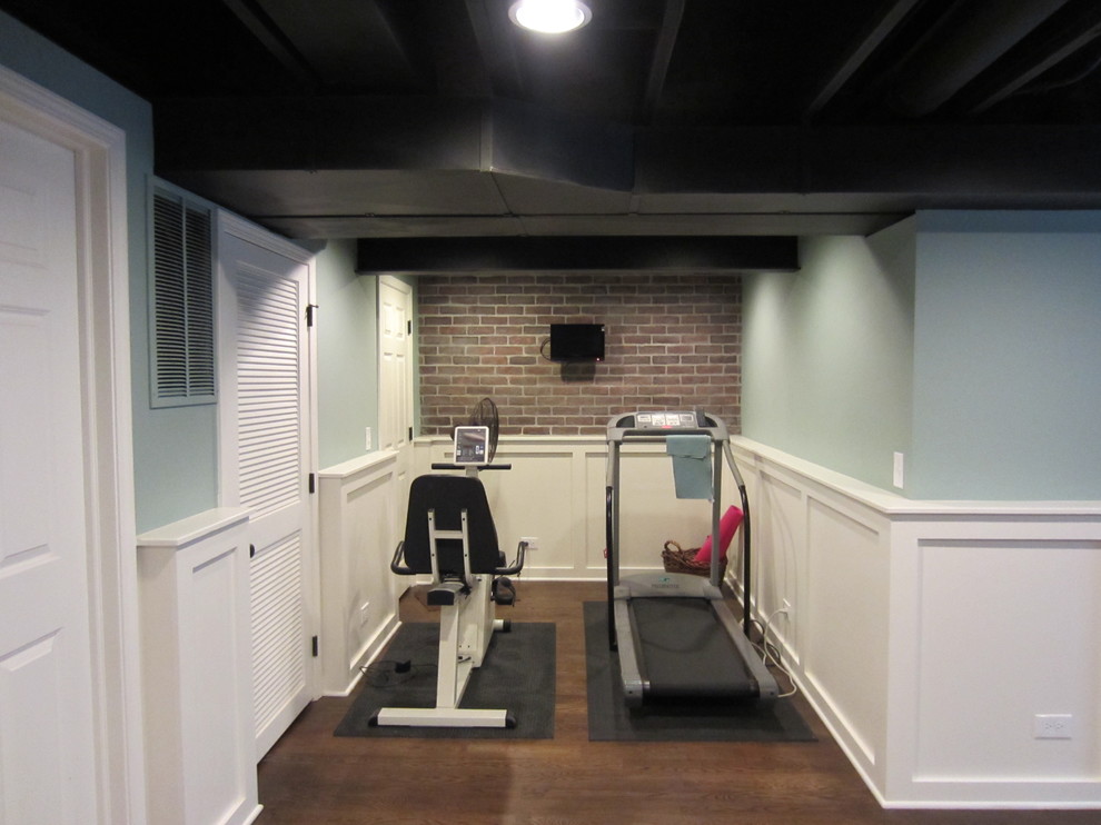 Home gym - traditional home gym idea in Chicago